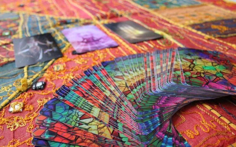 Quais são os benefícios de fazer consulta de tarot por chat