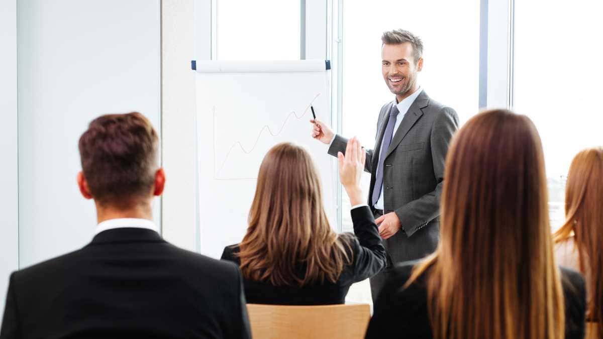 Como treinamentos empresariais podem impulsionar produtividade e inovação Como treinamentos empresariais podem impulsionar produtividade e inovação