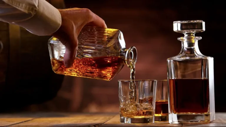 Whisky faz mal para o fígado: riscos do álcool Whisky faz mal para o fígado