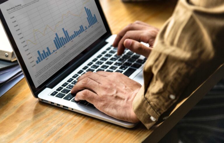Com 30 milhões de novos cadastros, plataformas digitais aceleram o acesso a investimentos no Brasil Com 30 milhões de novos cadastros, plataformas digitais aceleram o acesso a investimentos no Brasil