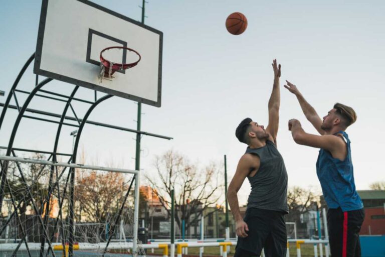 Preparação para o “rachão”: os desafios do basquete nas quadras abertas Preparação para o "rachão": os desafios do basquete nas quadras abertas