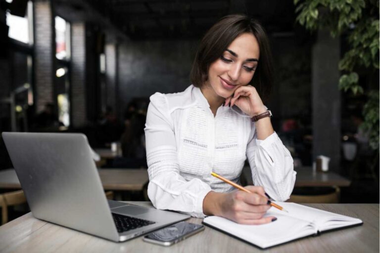 Como empresas e profissionais podem se adaptar às mudanças do mercado Como empresas e profissionais podem se adaptar às mudanças do mercado